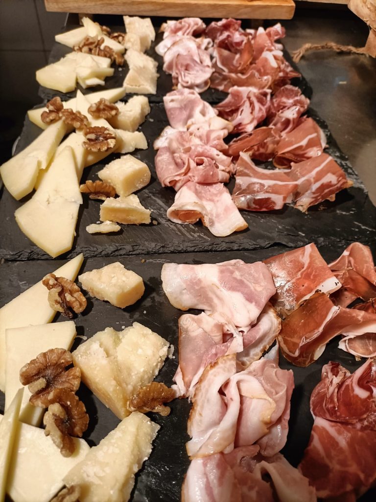 tabla quesos y embutidos italianos Il Basilico